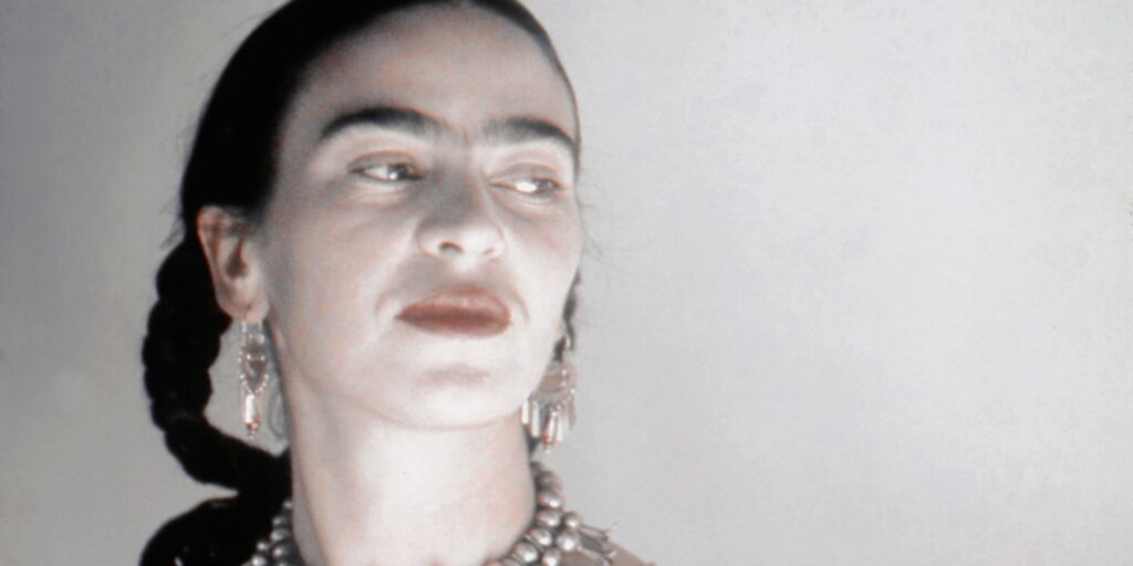 Frida Kahlo, la pintora mexicana más influyente del siglo XX...